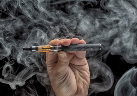 e-cigaret med masser af røg